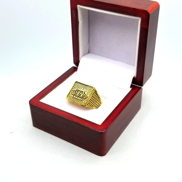 Mans King Crown Ring - Picture 3 of 3